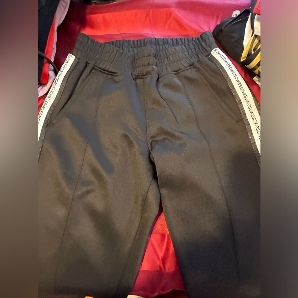 Men Small Wezc Pants, Never Worn, New With Tag, great condition